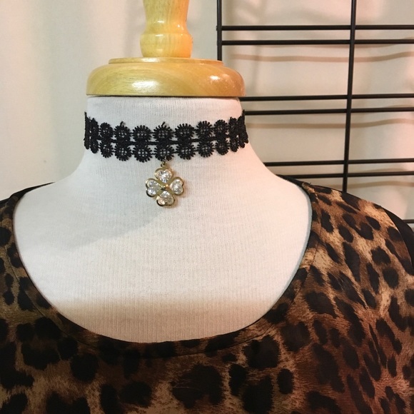 New Plus Size Animal Print Top - Picture 3 of 3